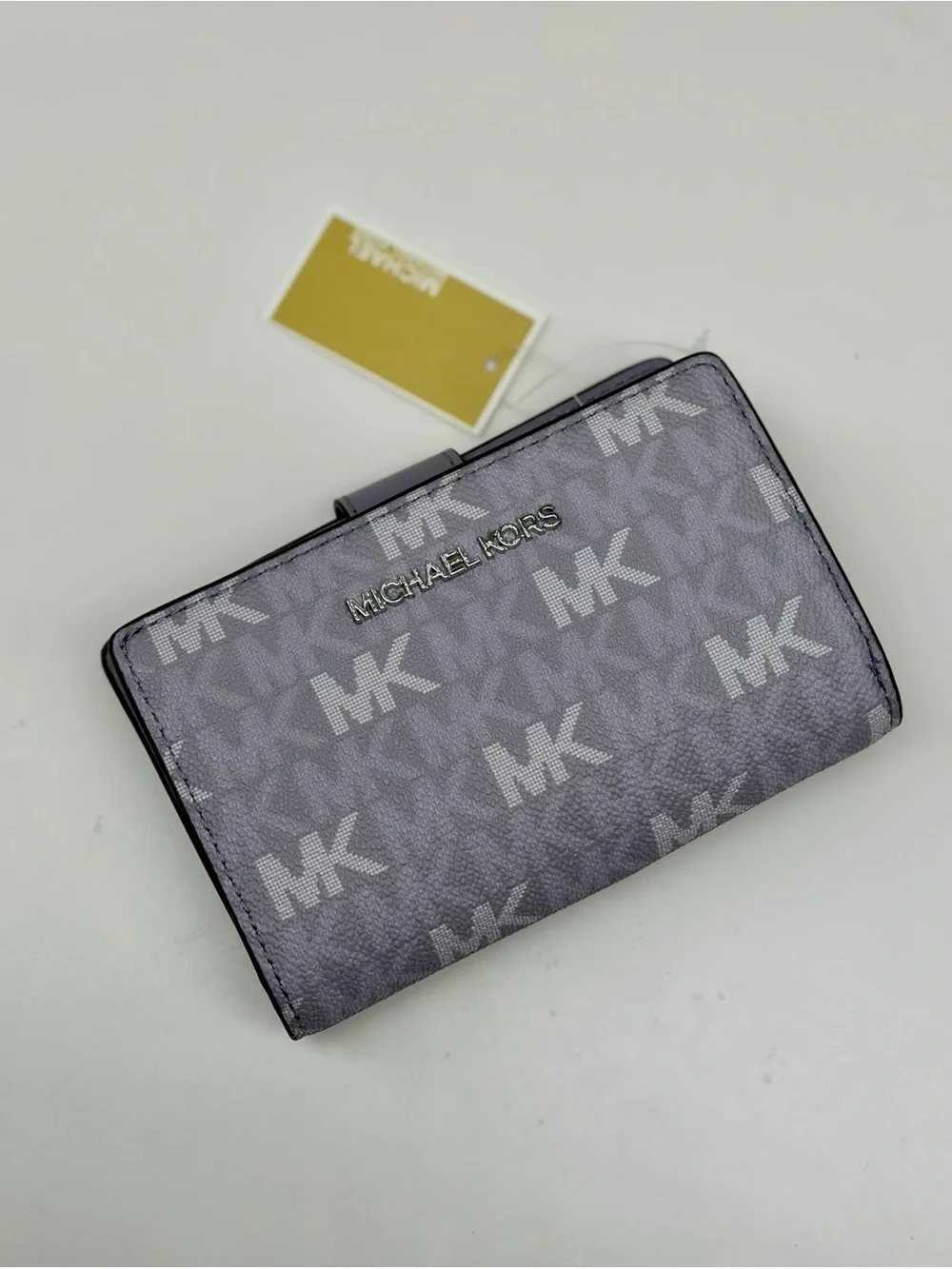 Michael Kors Jet Set Travel Med Signature Logo Central Zip Billfold Wallet Lilac